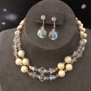 ⭐️ $15 Vintage EUC Double Strand Costume Jewelry